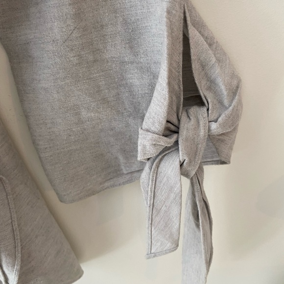 Club Monaco grey top size 2 - Picture 6 of 7